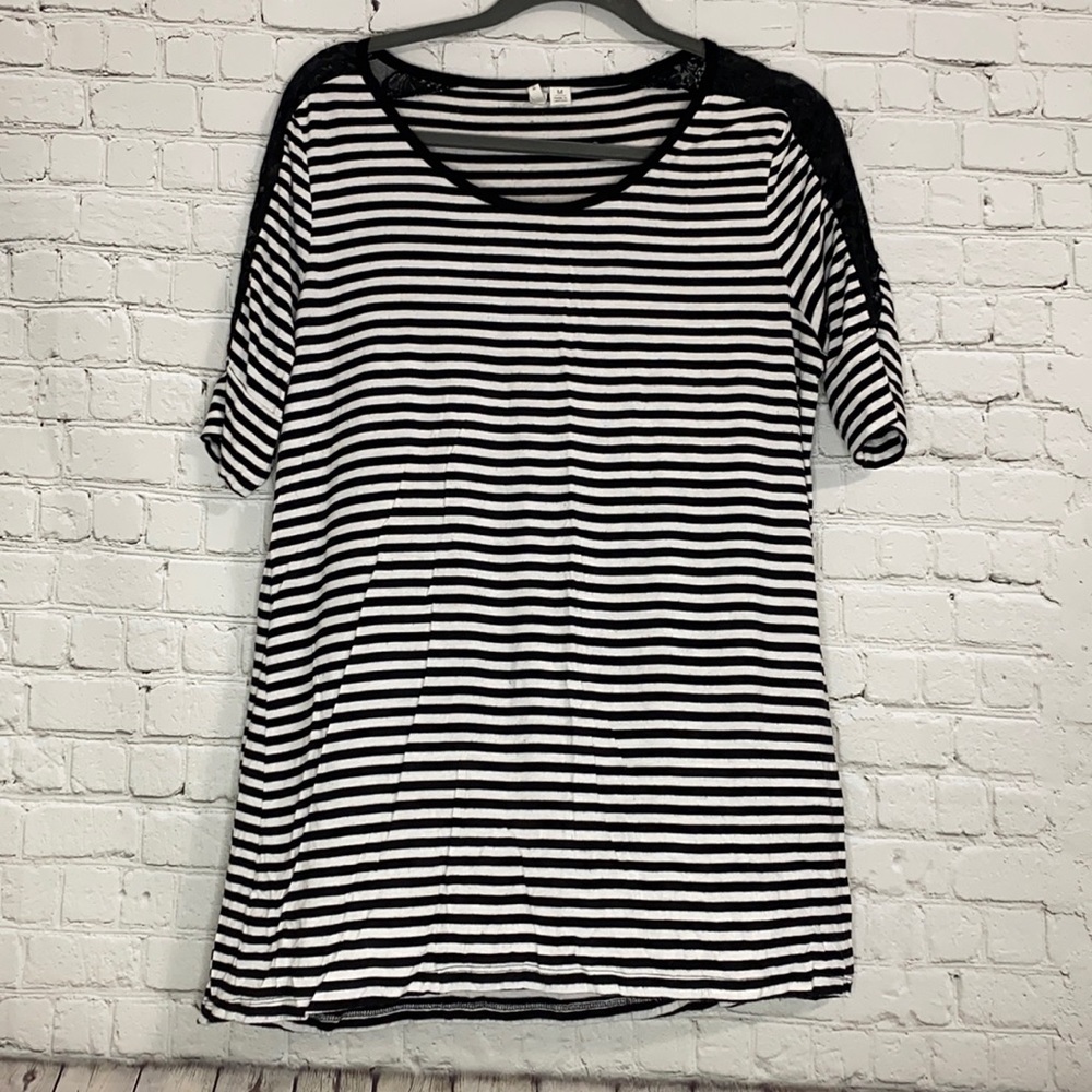 2/$20 Cato tunic striped lace sleeve top